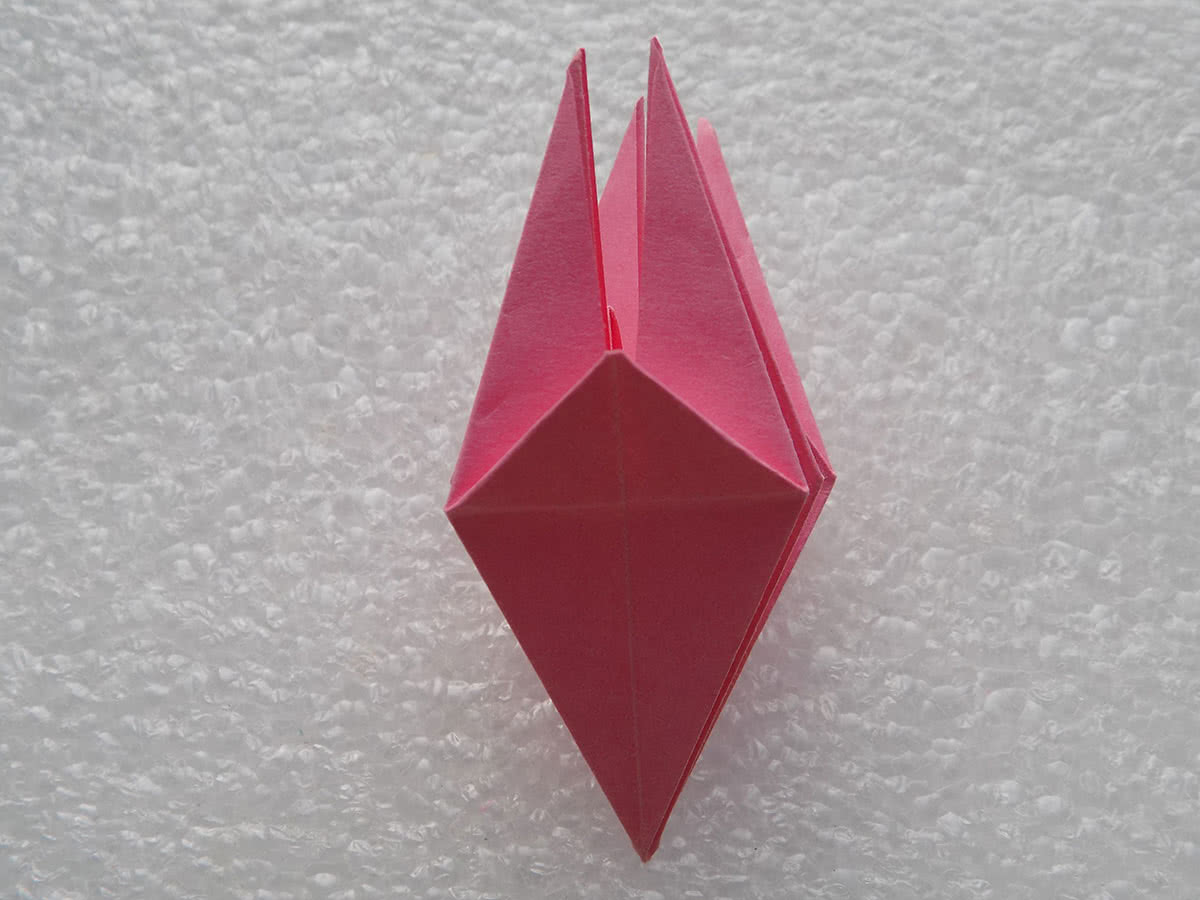 Lírio de origami etapa 14