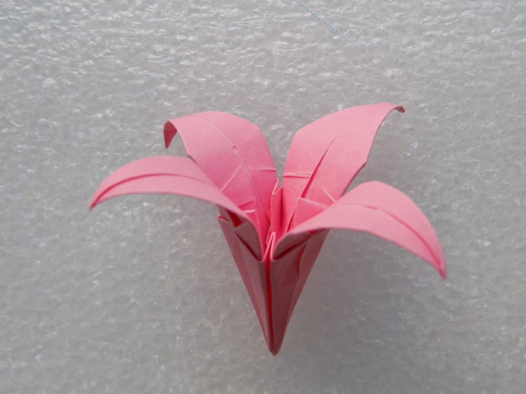 Lírio de origami etapa 22