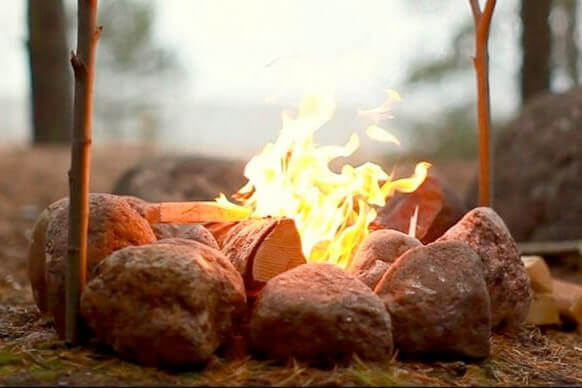 tente chauffée par un feu